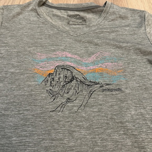 Patagonia Capilene Daily Women's Crew Neck T Shirt Size Medium. Mountain Print - Picture 3 of 7
